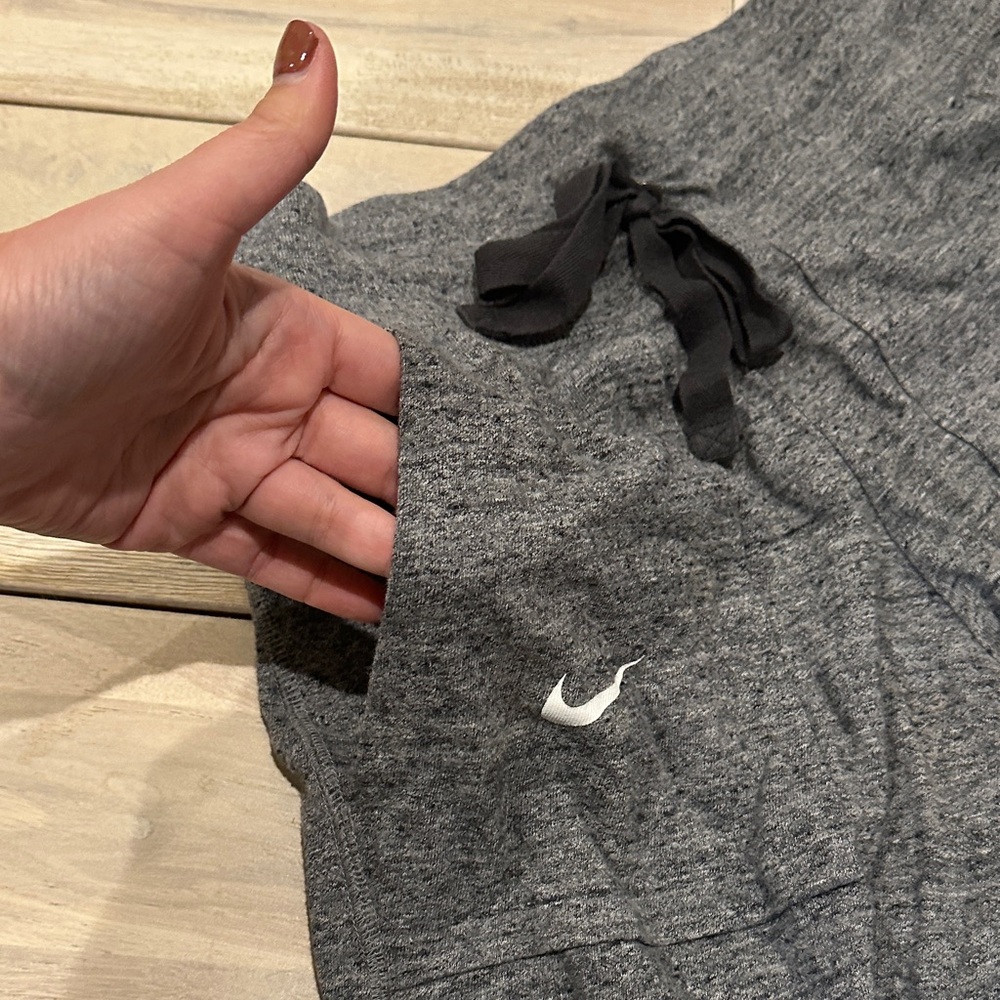 Nike Women's Dark Gray Cropped Joggers with Logo Italy - Picture 6 of 9